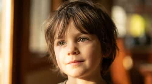 ontdek vier subtiele signalen die vaak wijzen op hoogbegaafde kinderen en leer hoe je hun unieke talenten kunt herkennen en ondersteunen.