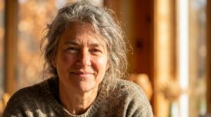 ontdek hoe je grijs haar natuurlijk kunt aanpakken met deze eenvoudige dagelijkse tip die sociale media verovert. lees meer over effectieve en natuurlijke methoden!