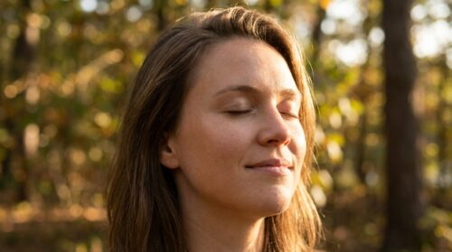 voel je het leven aan je voorbijgaan? ontdek 8 krachtige gewoonten die je helpen om innerlijke rust te vinden en weer volop van het leven te genieten.